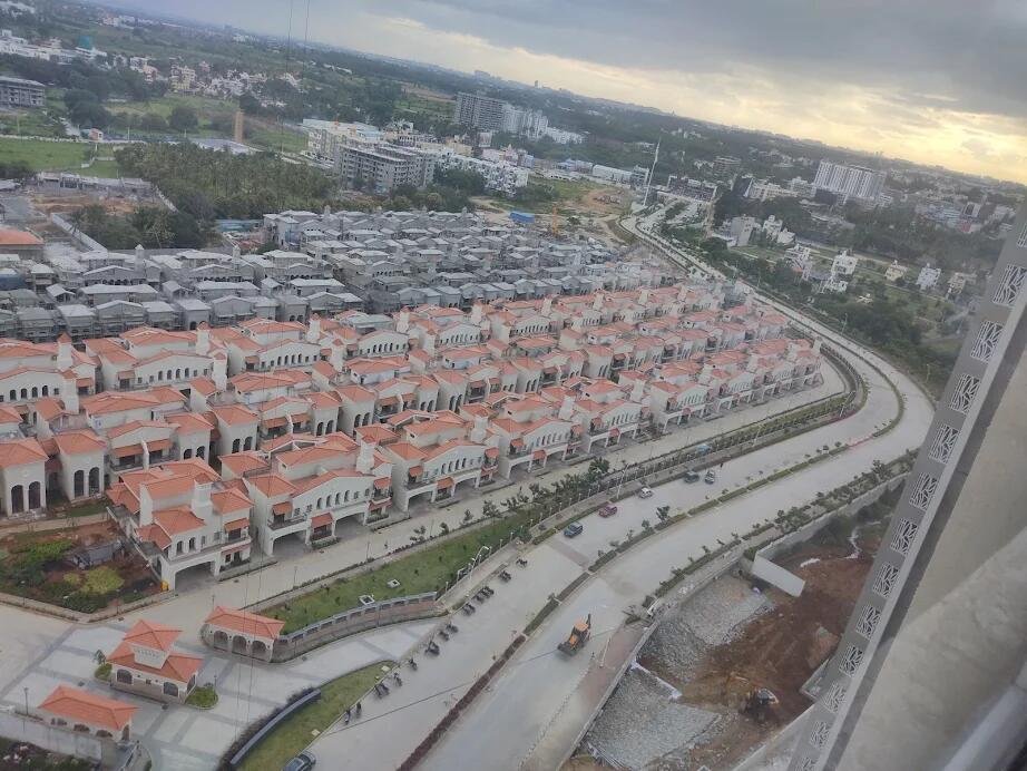 eeoq9kq_1748846066_602705199_optOrig